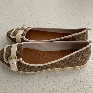 Michael kors flat shoes size 9